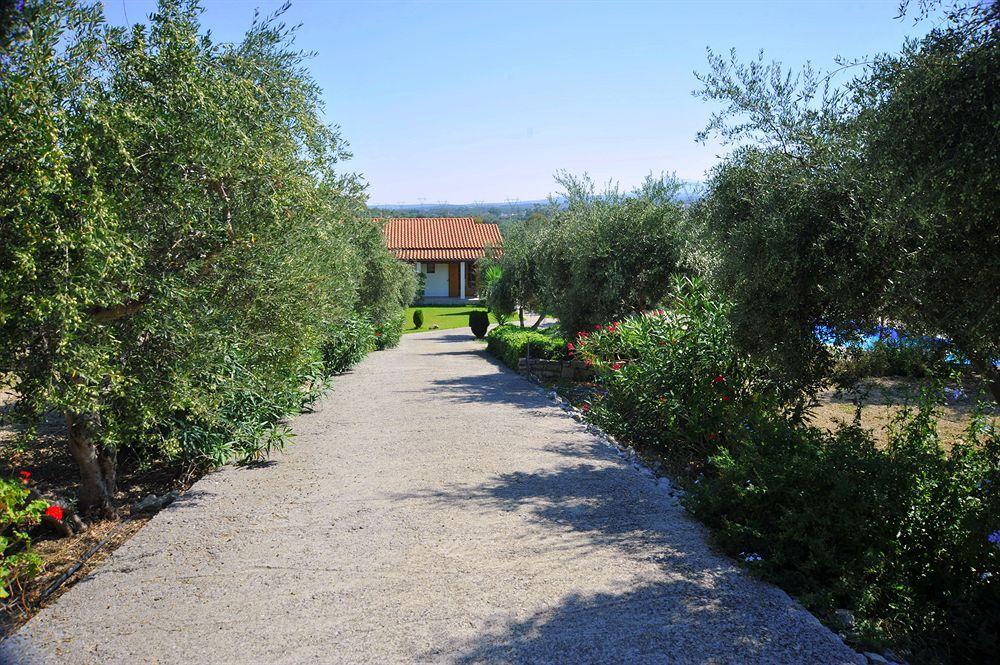 Lefkothea Villas With Large Pool, Bbq & Playground Adelianos Kampos Exterior photo