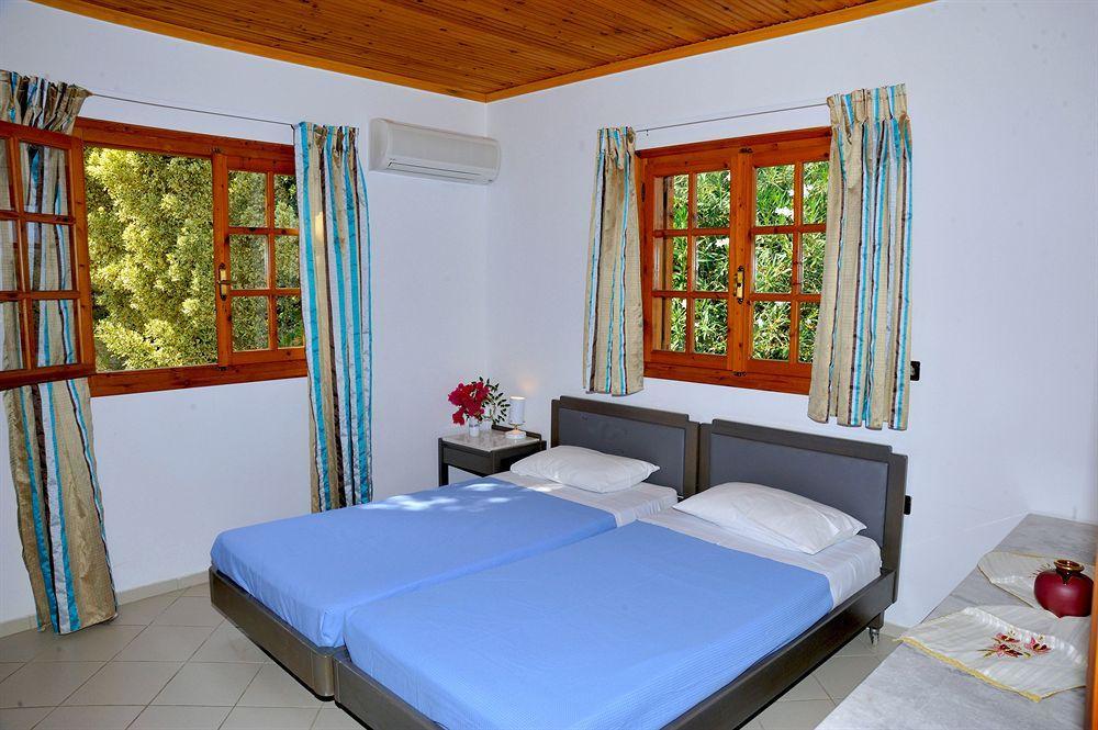 Lefkothea Villas With Large Pool, Bbq & Playground Adelianos Kampos Exterior photo