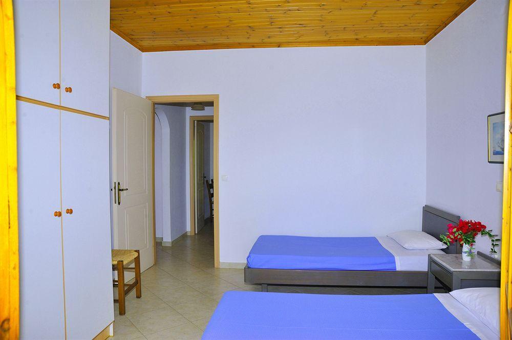 Lefkothea Villas With Large Pool, Bbq & Playground Adelianos Kampos Exterior photo