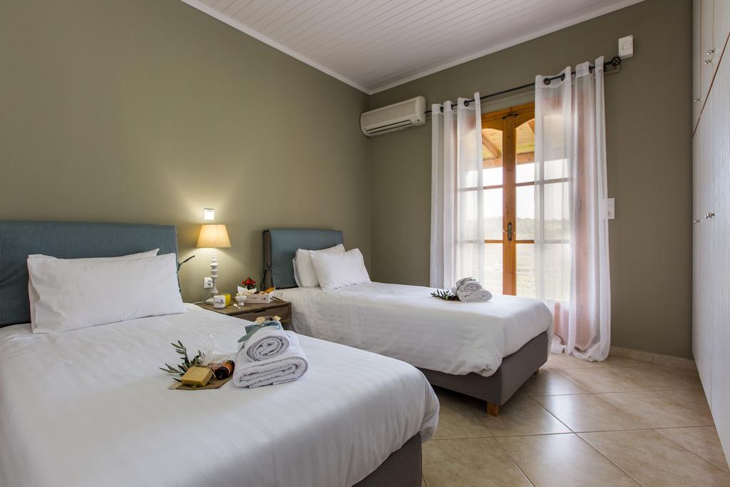 Lefkothea Villas With Large Pool, Bbq & Playground Adelianos Kampos Exterior photo